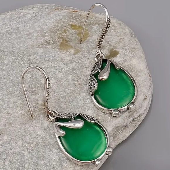925 Sterling Silver Plated Green Synthetic Stone Drop Earrings - Picture 3 of 4